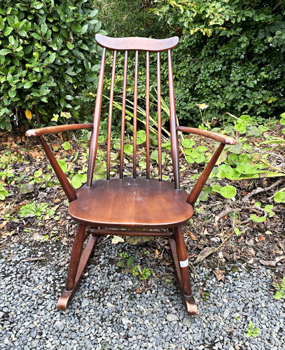 Lovely small ercol spindle - small,